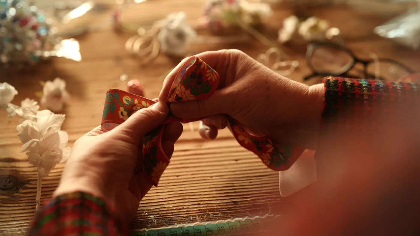 Hands tying a ribbon